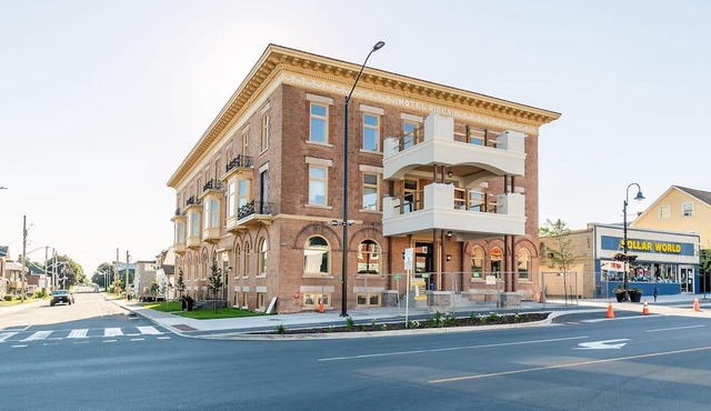 Rideau 2Br Signature Apartments. Free Parking in Smiths Falls/Canada
