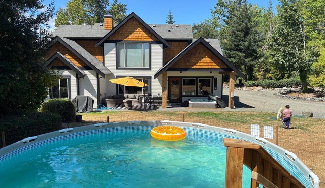 Seabrook Farmhouse – 5BR Family Retreat on 7.5 Acres Pool + Hot Tub | Berry Farm in Saanichton