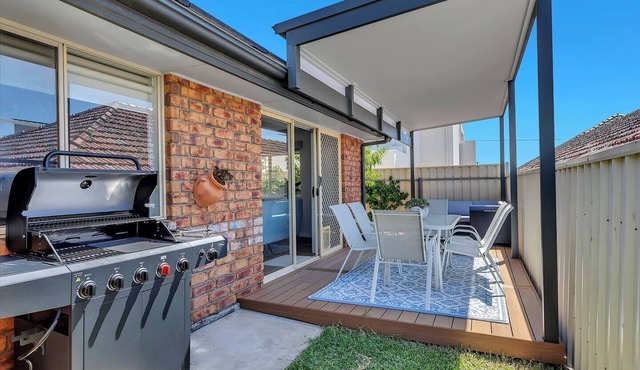 Seacliff Haus Walk to Beach Jetty and Local Dining in South Brighton