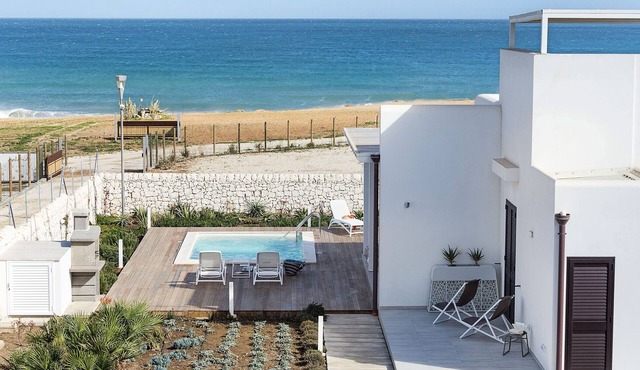 Seafront villa with pool near Syracuse, Sicily - Timo - 6 pax in Noto
