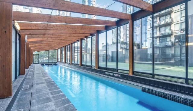 Sentinel Vista Urban Stay with Pool and Tennis Court in Southbank