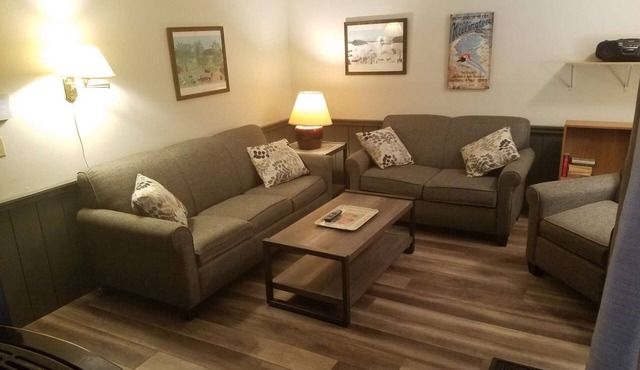 ☆ SKI ON & OFF ☆ Spruce Glen C on Great Eastern Trail w/AC, Fireplace, Sauna in Killington