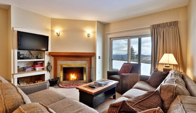 Ski on/Ski off Solitude Condo with Fireplace and Access to Amenities in Ludlow