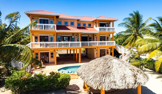 Sleeps 12+: Ultimate 6-Bedroom Beach Retreat Pool in Placencia