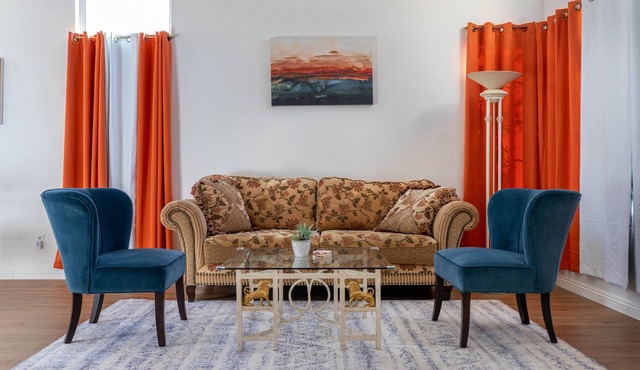 Spacious 4-bedroom house with AC and WiFi in charming Fontana in Fontana