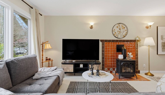 Spacious 4BR Home FIFA & Family Near UBC in Vancouver