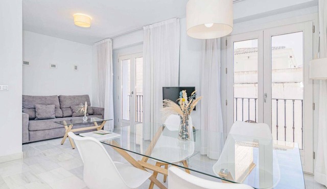 Spacious and modern Apartment with free parking in the heart of Granada 5 in Granada
