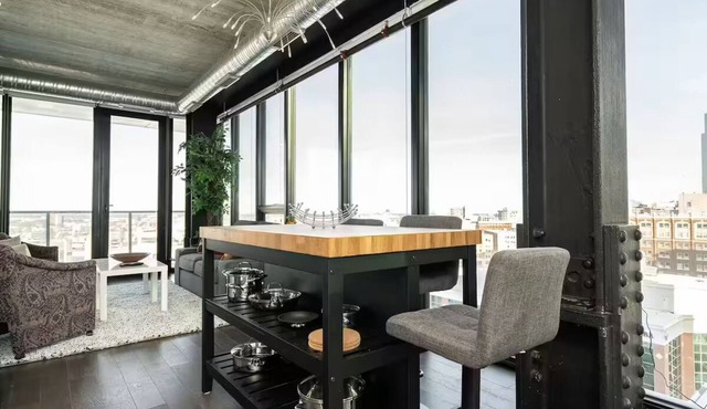 Spacious High-Rise Condo | 2 Bed | 2 Bath | in Winnipeg