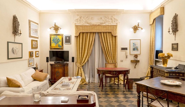 Stay in a 15th century church turned elegant home in the heart of Rome! in Roma
