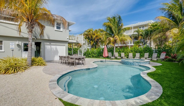 Steps to Beach - Bean Point Residence Unit A by SeaBreeze Vacation in Anna Maria