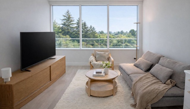 Steps to SkyTrain | 15min YVR & DT | Oakridge in Vancouver