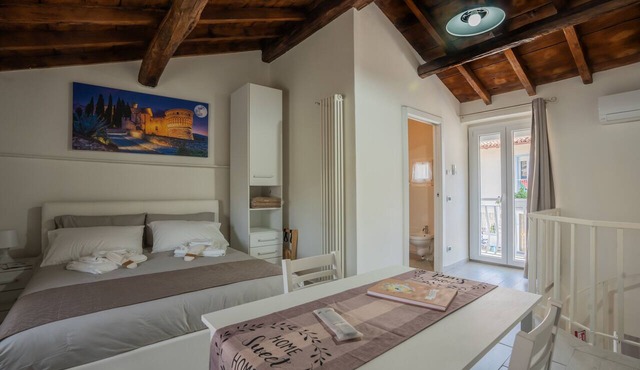 Studio 'Re Desiderio' with Wi-Fi and Air Conditioning in Cellatica