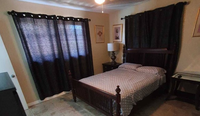 Studio with private entrance and insuit bathroom in Hollywood