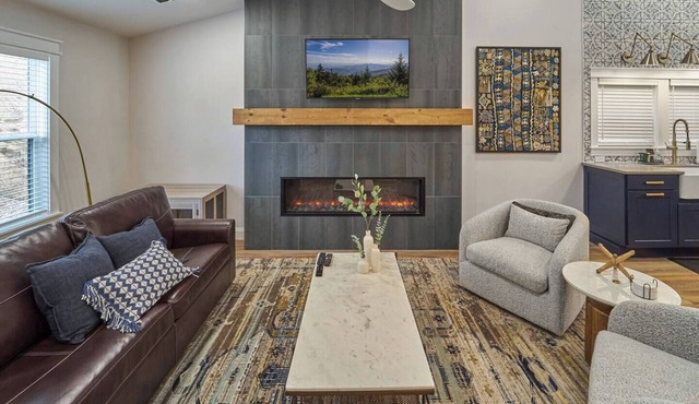 Stunning, Newly Renovated Villa! Close to Strip #1 in Pigeon Forge