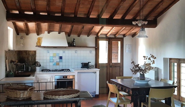 Stunning private villa with WIFI, patio, panoramic view and parking, close to Montepulciano in Montefollonico
