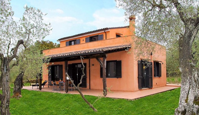 Stunning private villa for 6 people with WIFI, TV, balcony, pets allowed and parking in Itri