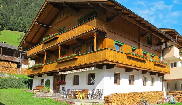 Stunning villa for 14 people with WIFI, TV and balcony in Hollenzen