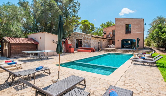 Stunning Villa Son French with Mountain View, Wi-Fi in algaida