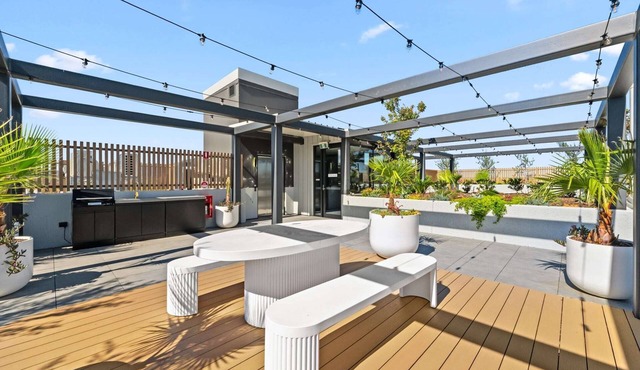 Stylish 2-Bed Stay Near Canberra Centre in Dickson
