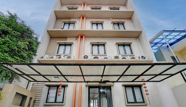 Stylish DBL Suite Escape W/Free WiFi and Parking in Jakarta