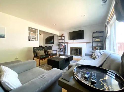 SunHouse 1410sqft BBQ 3xTVs Pets W/D Backyard in Sacramento
