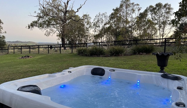 t“Romantic Countryside Escape – Cozy Hot Tub & Scenic Views” in Rosebrook