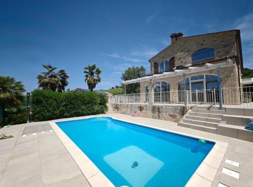 Tenuta Marino - Villa con Piscina Privata tra i Vigneti delle Marche in Monterado