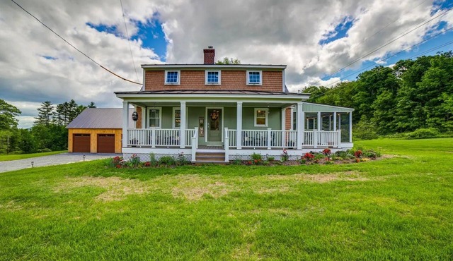 Terrific 3-bedroom cottage with AC in charming Cavendish in Cavendish