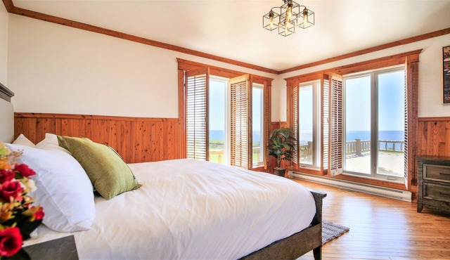 The Simeon ★ Upscale Interior on the Chaleur Bay in Saint-Siméon-de-Bonaventure