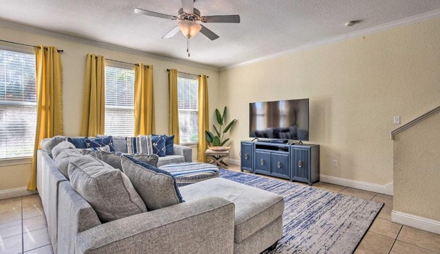 The Sun Shack with Pool Access Less Than 1 Mi to Beach! in Destin