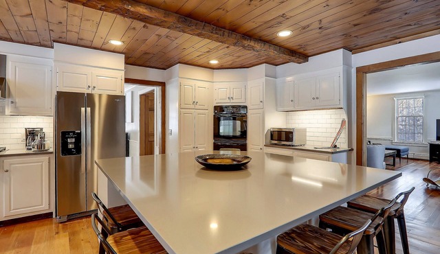 Two Chimneys: 5 br, a/c, fireplace, deck & hot tub, firepit, garage! in Stowe
