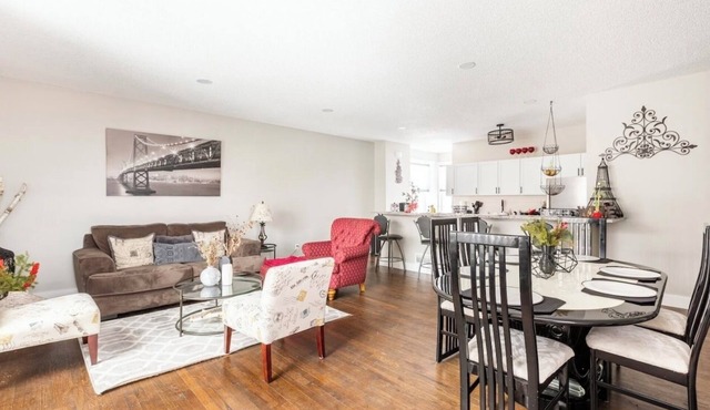 Upper Unit Home Away from Home in Beautiful Condo in Minneapolis