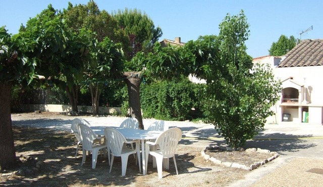 Vacation villa in quiet neighborhood near town center in Pernes-Les-Fontaines