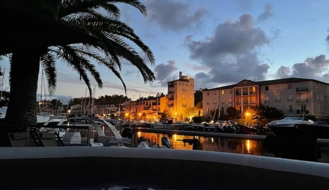 Villa 130 m2 with SPA and private mooring 14x8M in Grimaud