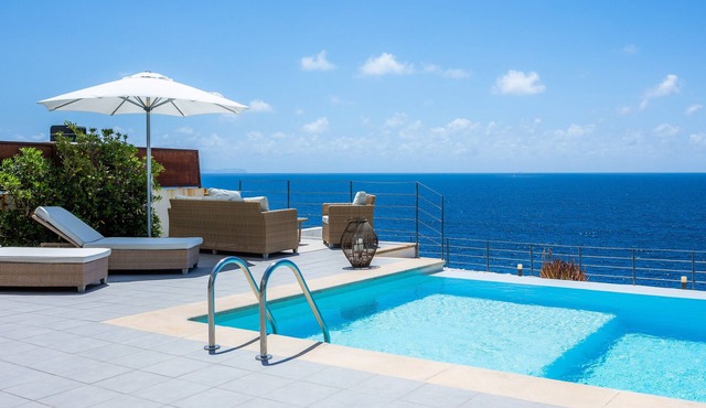 Villa 'Azul' with Shared Pool, Wi-Fi and Air Conditioning in Cala Pi
