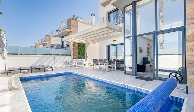 Villa "Belle" with Private Pool, Private Terrace and Wi-Fi in Orihuela Costa