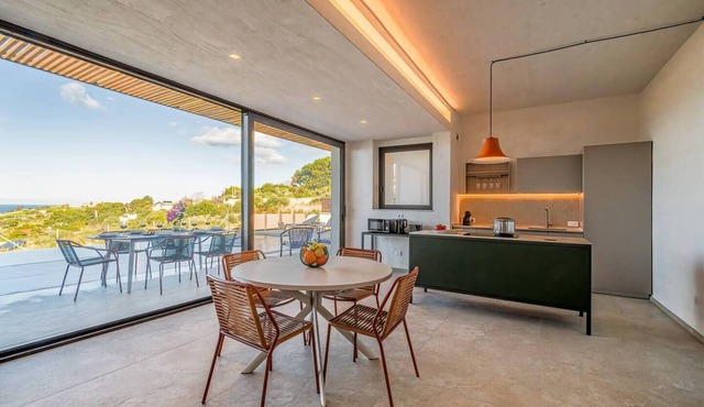 Villa Brezza: Infinity Pool with Sea View in Partinico