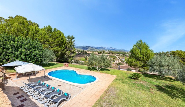 Villa 'Can Mirló' with Mountain View, Pool & Wi-Fi in Marratxí