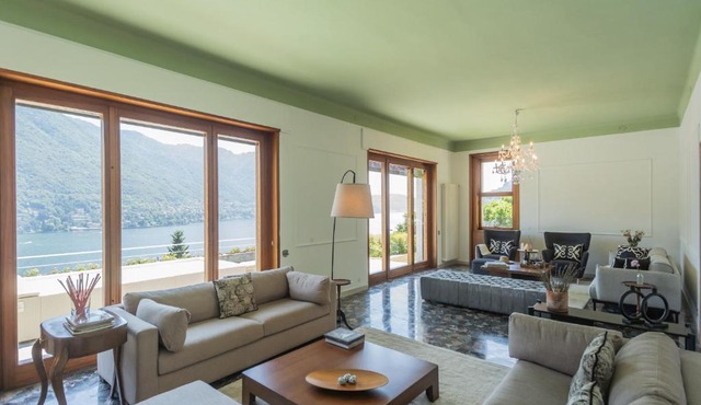 Villa Chiara Lake Como with private garden in Moltrasio