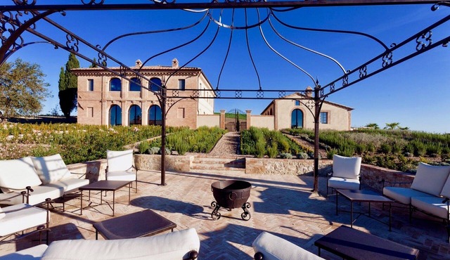 VILLA CHIGI - Seven Bedroom Villa, Sleeps 14 in Siena