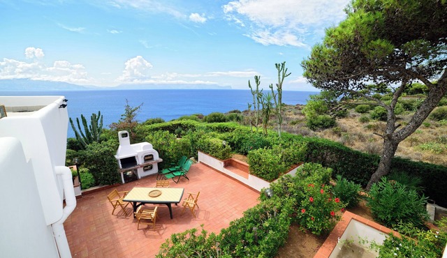 Villa del Golfo, amazing sea-view in Terrasini