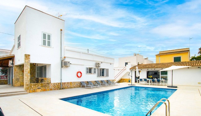 Villa Dolphin with a private pool 300meters from the sea in Sa Rapita