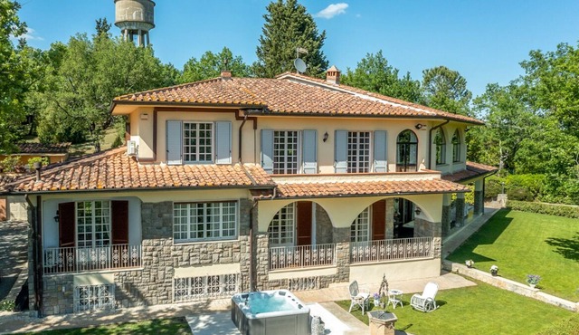 Villa Elegante - Five Bedroom Villa, Sleeps 14 in Monteriggioni