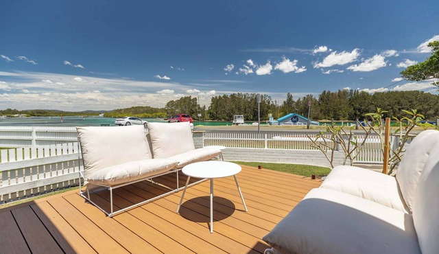 Villa Frankie Lakefront Bliss in Forster