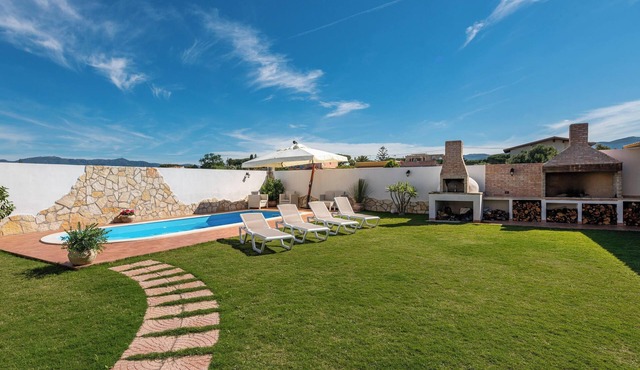 Villa "Gle" with Pool, Garden & Air Conditioning in Quartu Sant'Elena