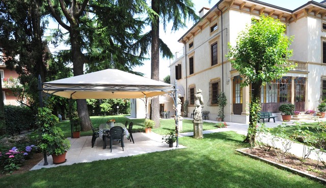 Villa Gloria. Apartment near downtown with private parking in Verona