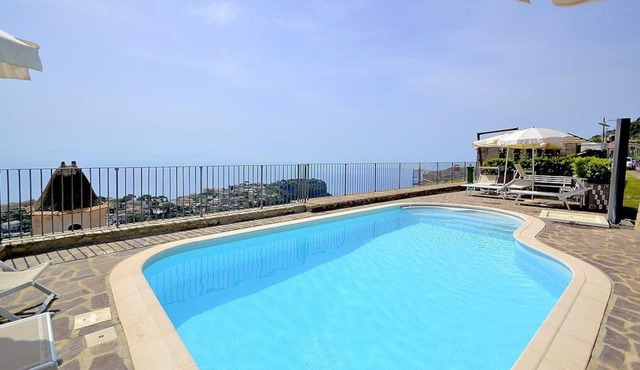 Villa Laila C, fully refundable with voucher*: A pleasant and spacious apartment which faces the sun and the sea, with Free WI-FI. in Scala