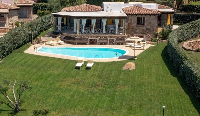 VILLA MARESOL/POOL/GARDEN/SANDY BEACH in Salinedda