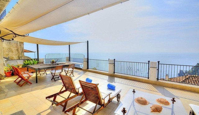 Villa Mitrea: A bright and elegant apartment located in the center of Positano, with Free WI-FI. in Positano