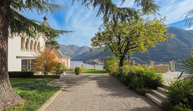 Villa Moltrasio - Four Bedroom Villa, Sleeps 8 in Moltrasio
